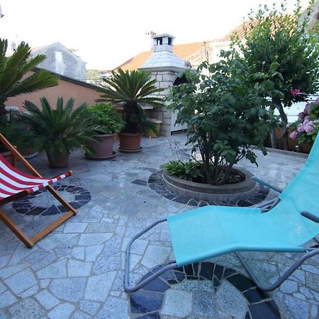 App With A Lovely Patio Mali Lošinj Екстериор снимка