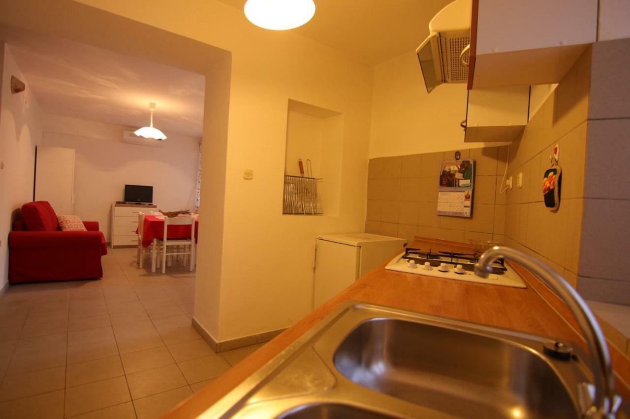 App With A Lovely Patio Mali Lošinj Екстериор снимка