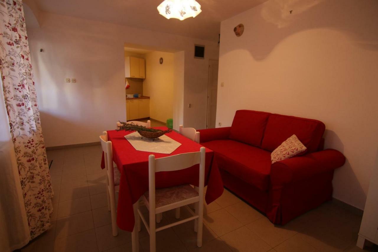 App With A Lovely Patio Mali Lošinj Екстериор снимка
